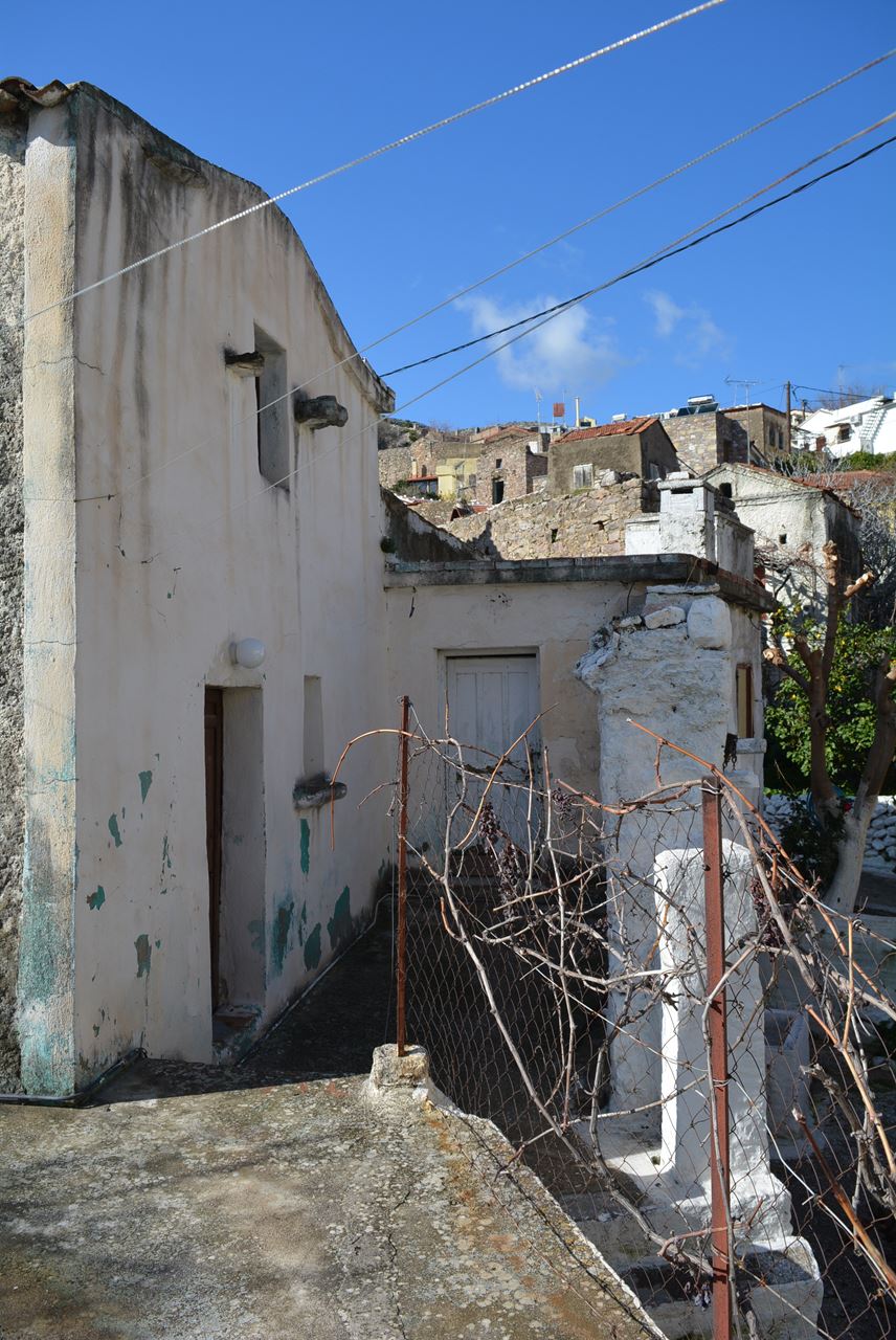 Two storey old building - Chios - Kardamyla